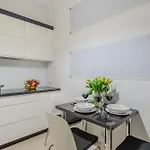Lumina Stylish With Parking In Center Apartment *