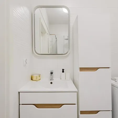Lumina Stylish With Parking In Center Apartment *