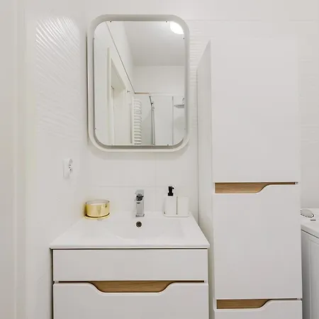 Lumina I Stylish 2-room With Parking I Center I Balcony شقة *