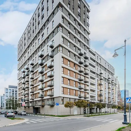 Lumina Stylish With Parking In Center Daire