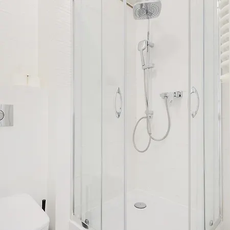 Lumina I Stylish 2-room With Parking I Center I Balcony شقة وودج
