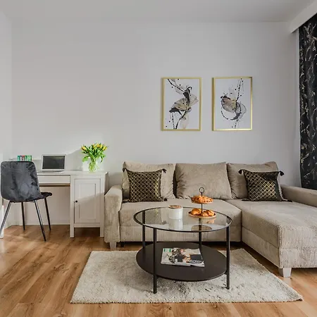 Lumina Stylish With Parking In Center