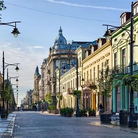 Lumina Stylish With Parking In Center