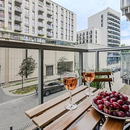 Lumina Stylish With Parking In Center Daire