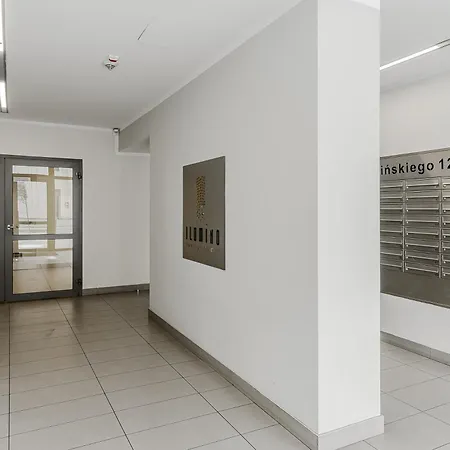 Lumina Stylish With Parking In Center *