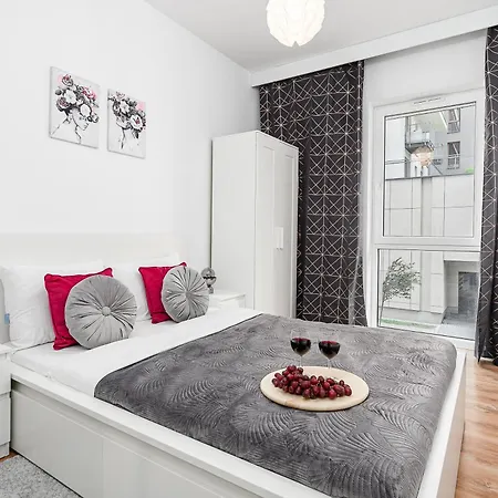 Lumina I Stylish 2-room With Parking I Center I Balcony شقة وودج