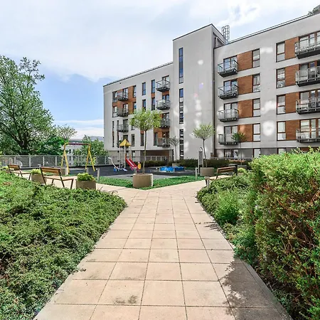 Lumina Stylish With Parking In Center Daire *