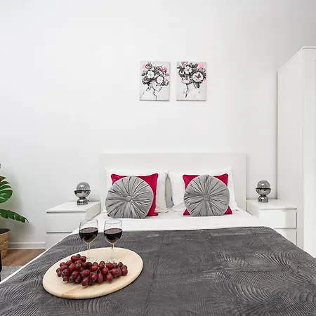 Lumina I Stylish 2-Room Apartment With Parking I City Center I Balcony