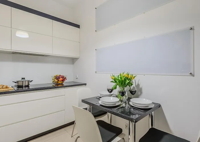 Lumina Stylish With Parking In Center Daire *