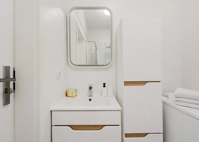 Lumina Stylish With Parking In Center Daire *