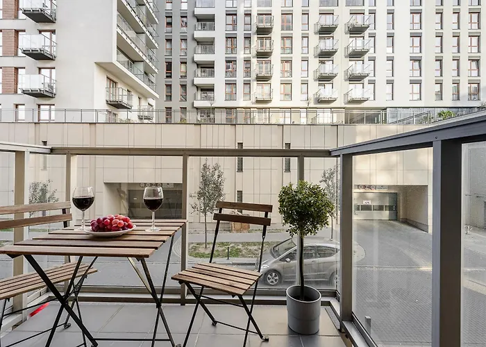 Lumina Stylish With Parking In Center Daire