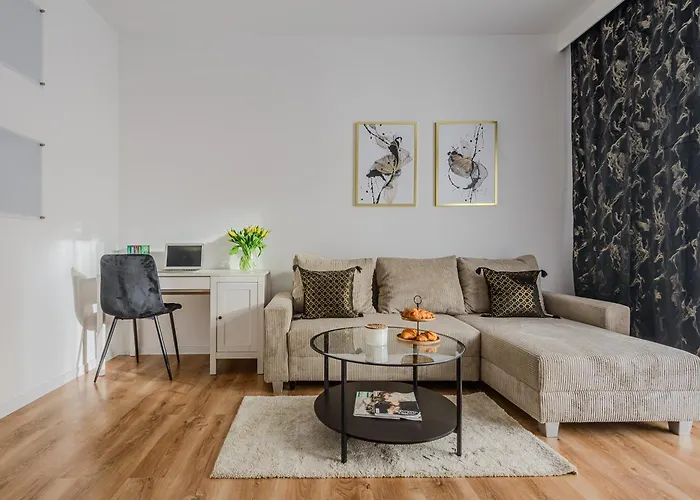 Lumina Stylish With Parking In Center