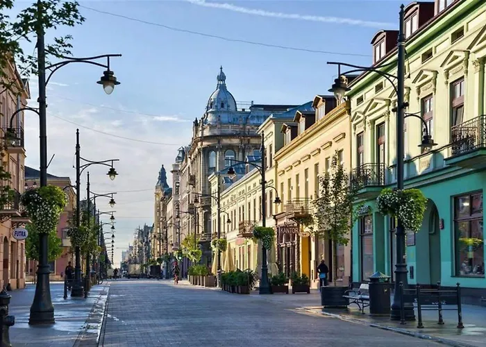 Lumina Stylish With Parking In Center