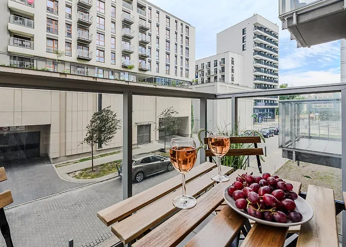 Lumina Stylish With Parking In Center Daire