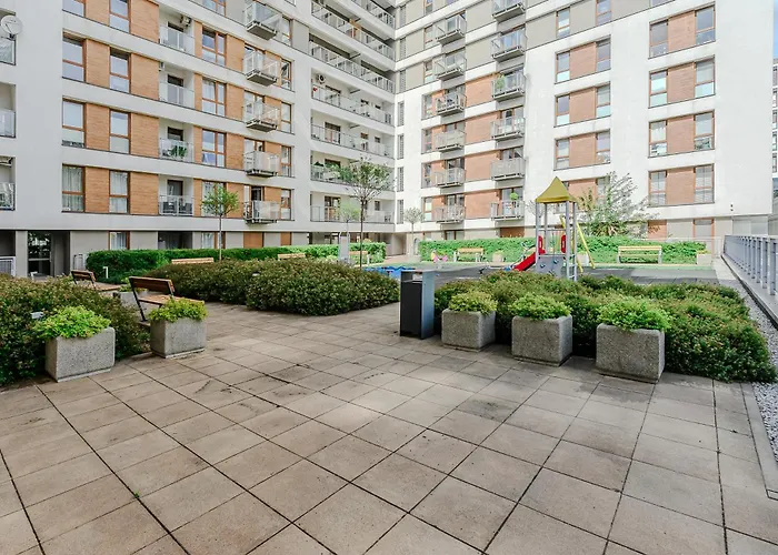 Lumina Stylish With Parking In Center Daire