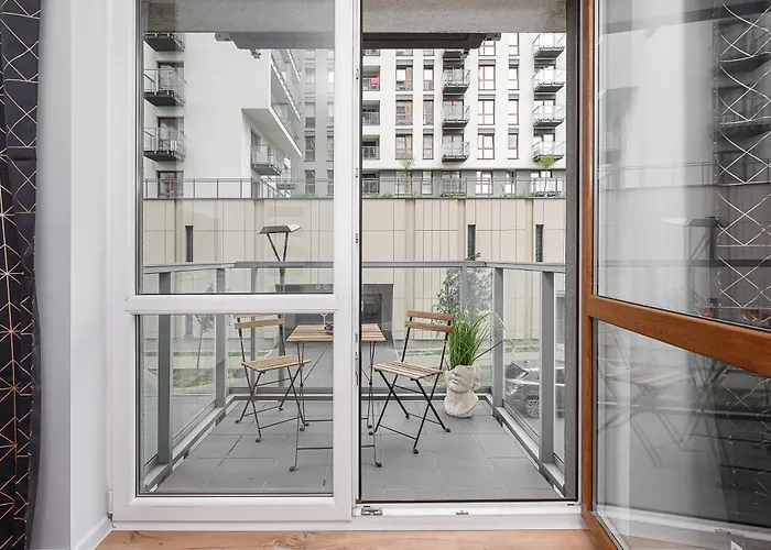 Lumina Stylish With Parking In Center *