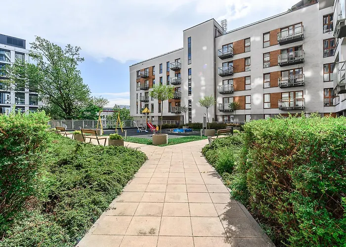 Lumina Stylish With Parking In Center Daire *