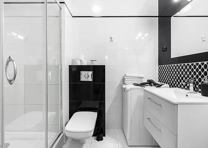 Lumina Stylish With Parking In Center *