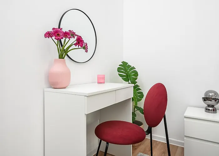 Lumina Stylish With Parking In Center Daire *